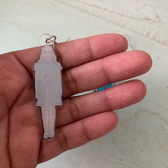 ⭐️The Shining twins Acrylic earrings - Picture 3 of 5